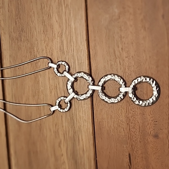 Silver colored necklace w 5 circles - Picture 6 of 7